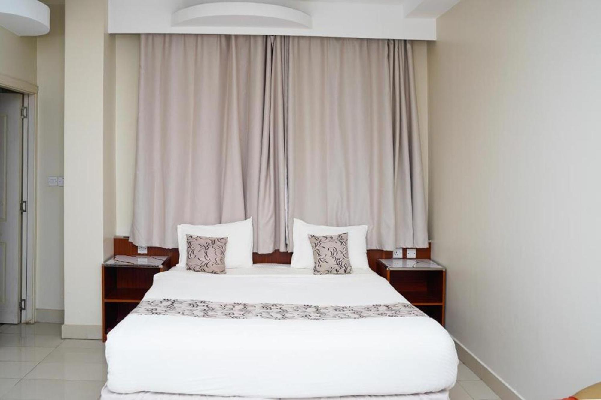 Al Bayrahaa Hotel Apartments Seeb Eksteriør bilde