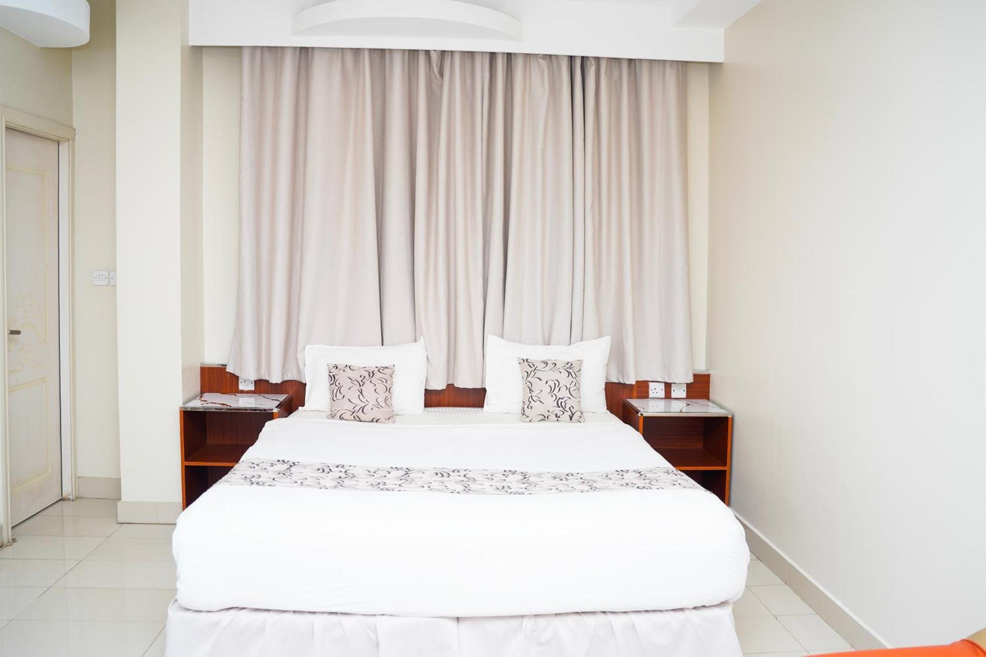 Al Bayrahaa Hotel Apartments Seeb Eksteriør bilde